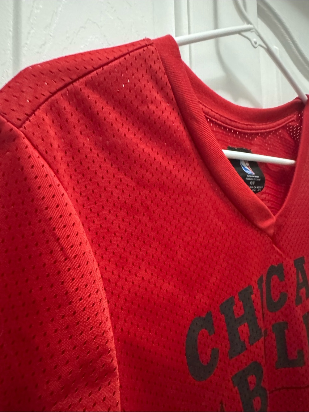 NBA Chicago Bulls basketball Red cropped Jersey Top women size M - Picture 3 of 5